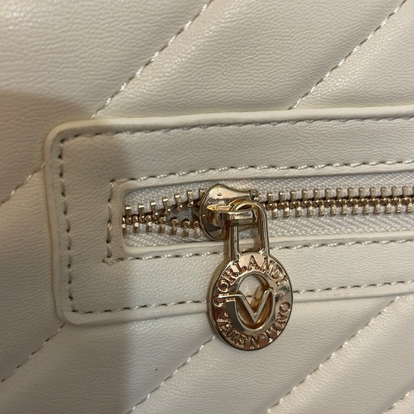 NWT Valentino Orlandi Cream Quilted Shoulder Bag with gold accents & chain strap - Picture 9 of 9